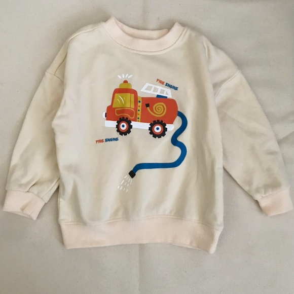 Kids cream fire engine sweatshirt 4T/ 110/ 56 - Picture 1 of 5